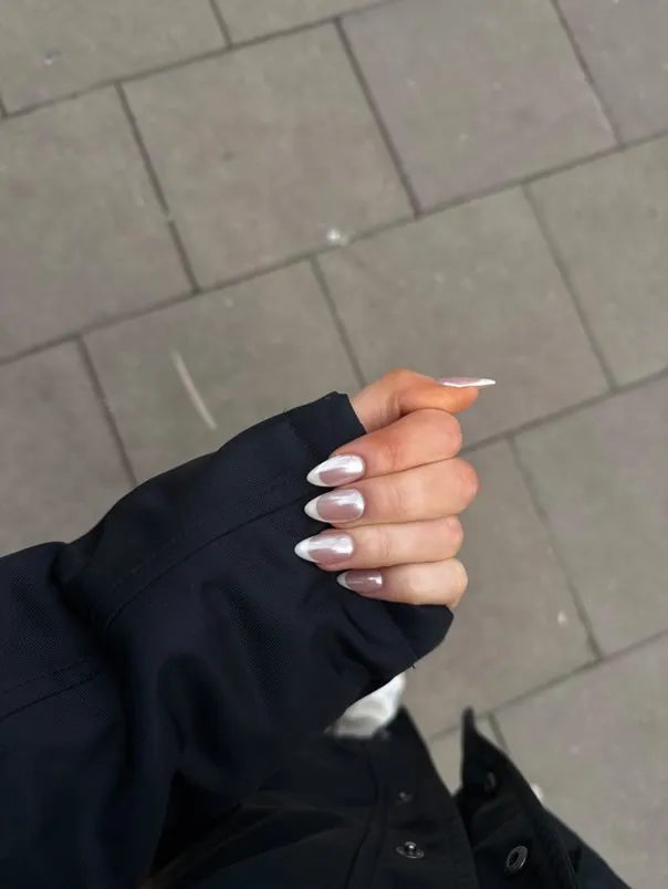 Minimal Nude